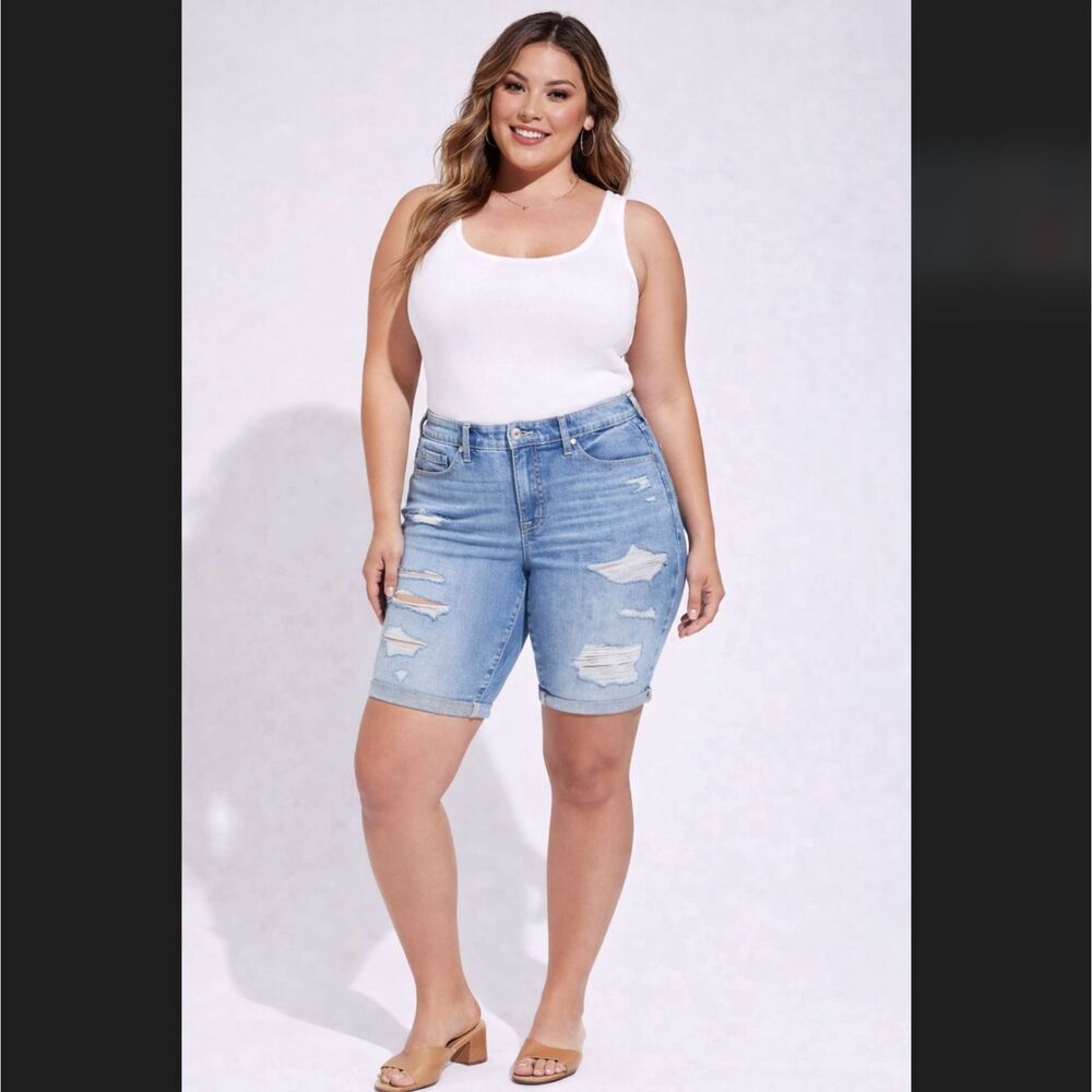 Torrid Bermuda Jean 24 Shorts Distressed Stretch Denim Mid Rise 9” Easy Street